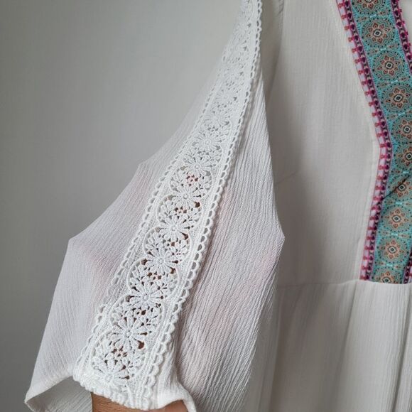 WHITE MARK Gabrielle Embroidered Dress Size Medium - Picture 7 of 10